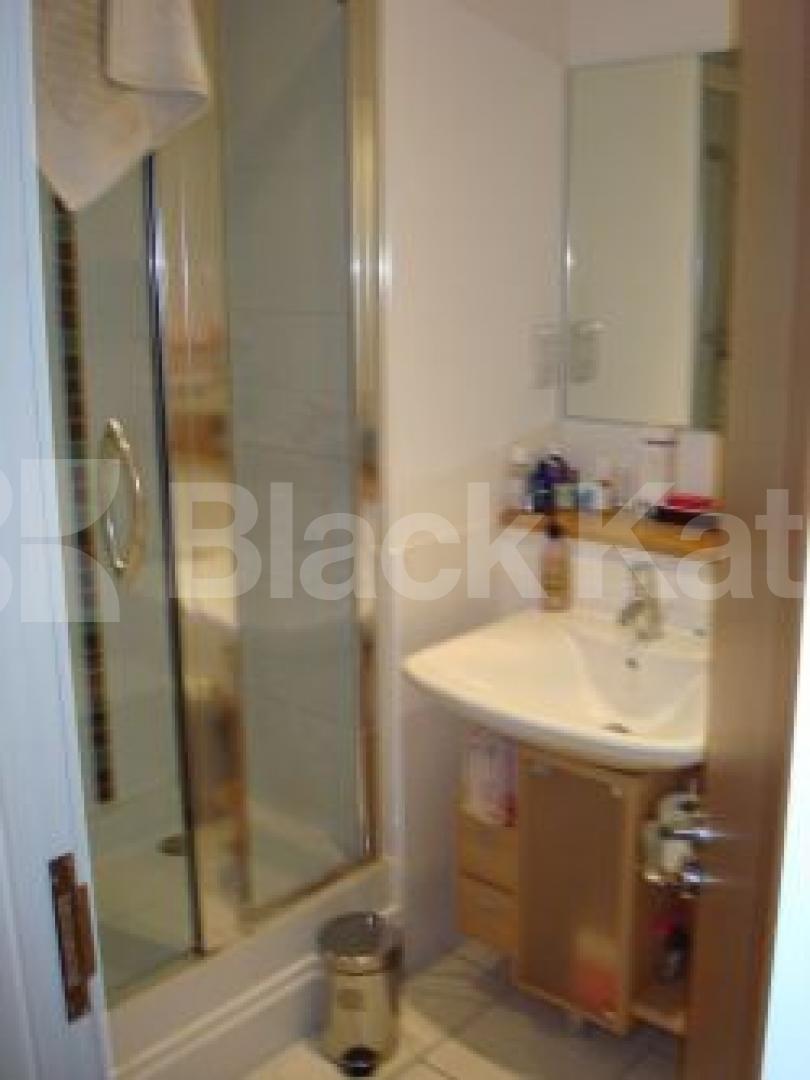 			New Instruciton, 2 Bedroom, 1 bath, 1 reception Flat			 Camden Road, CAMDEN NW1